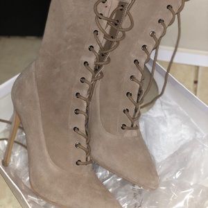 Steve Madden lace up boots